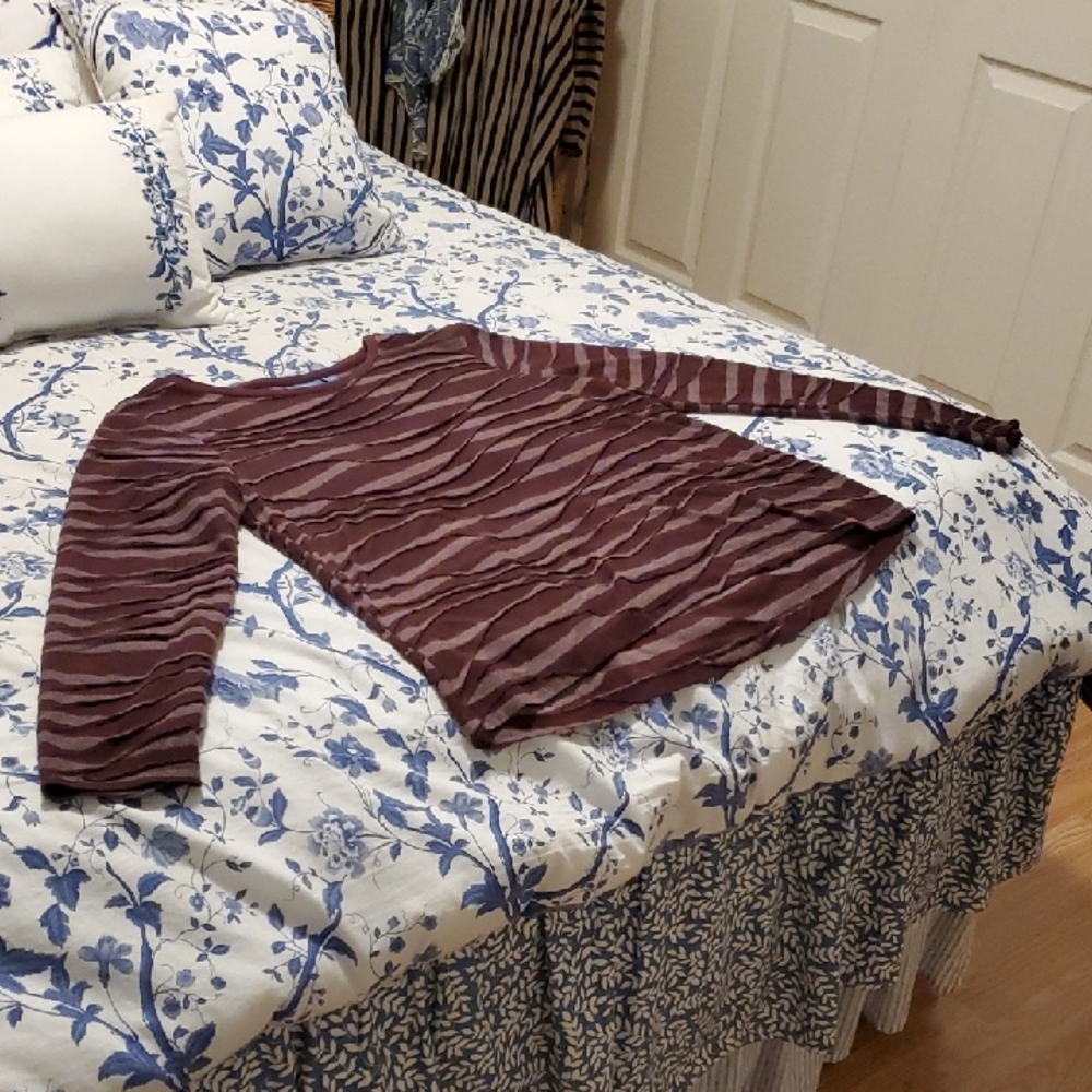 CURATED BY RUA'H KIBRIYA: LONG-SLEEVED GRAPE/PURPLISH-GRAY TOPx